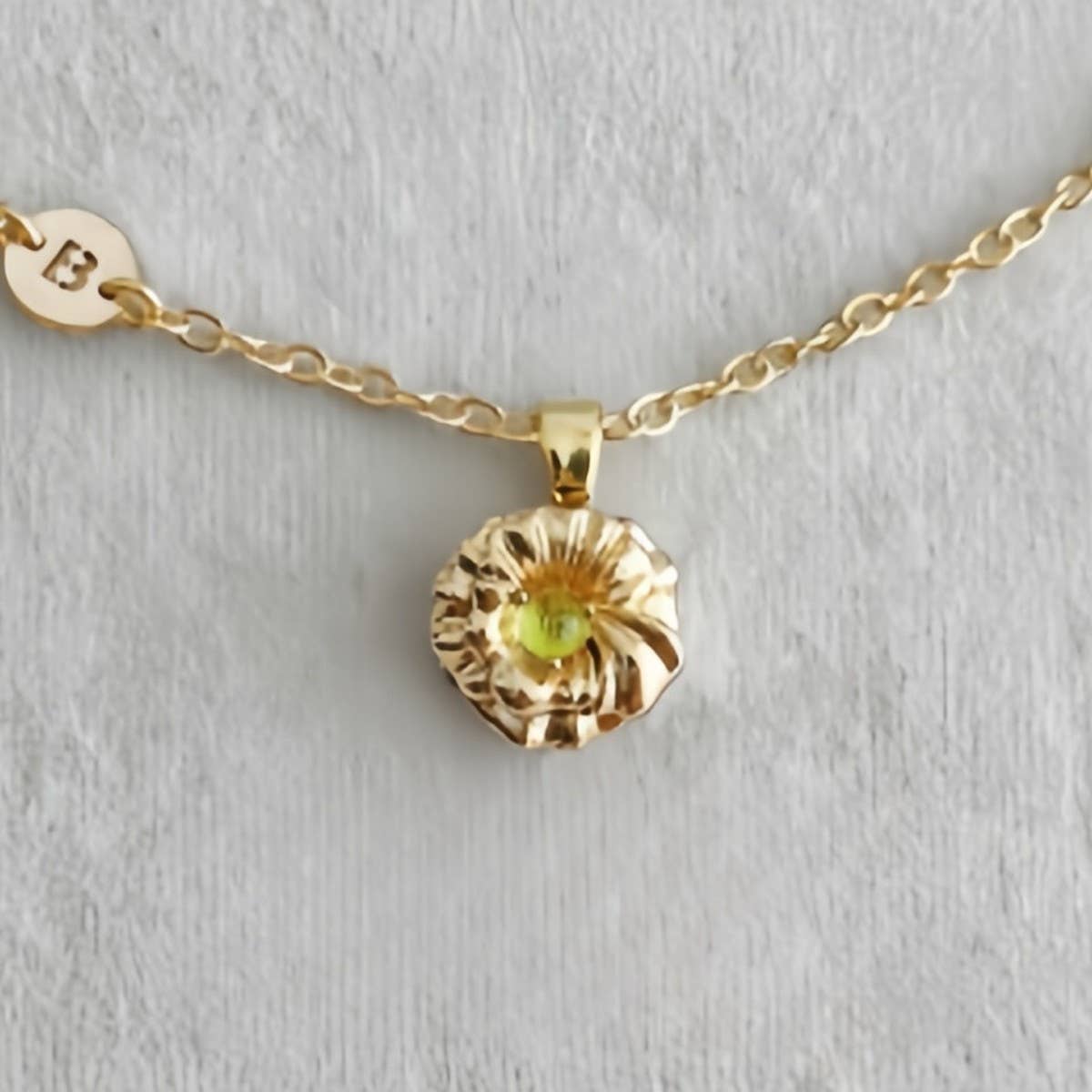 DECEMBER FLOWER ROTATING FLOWER LUCKY NECKLACE