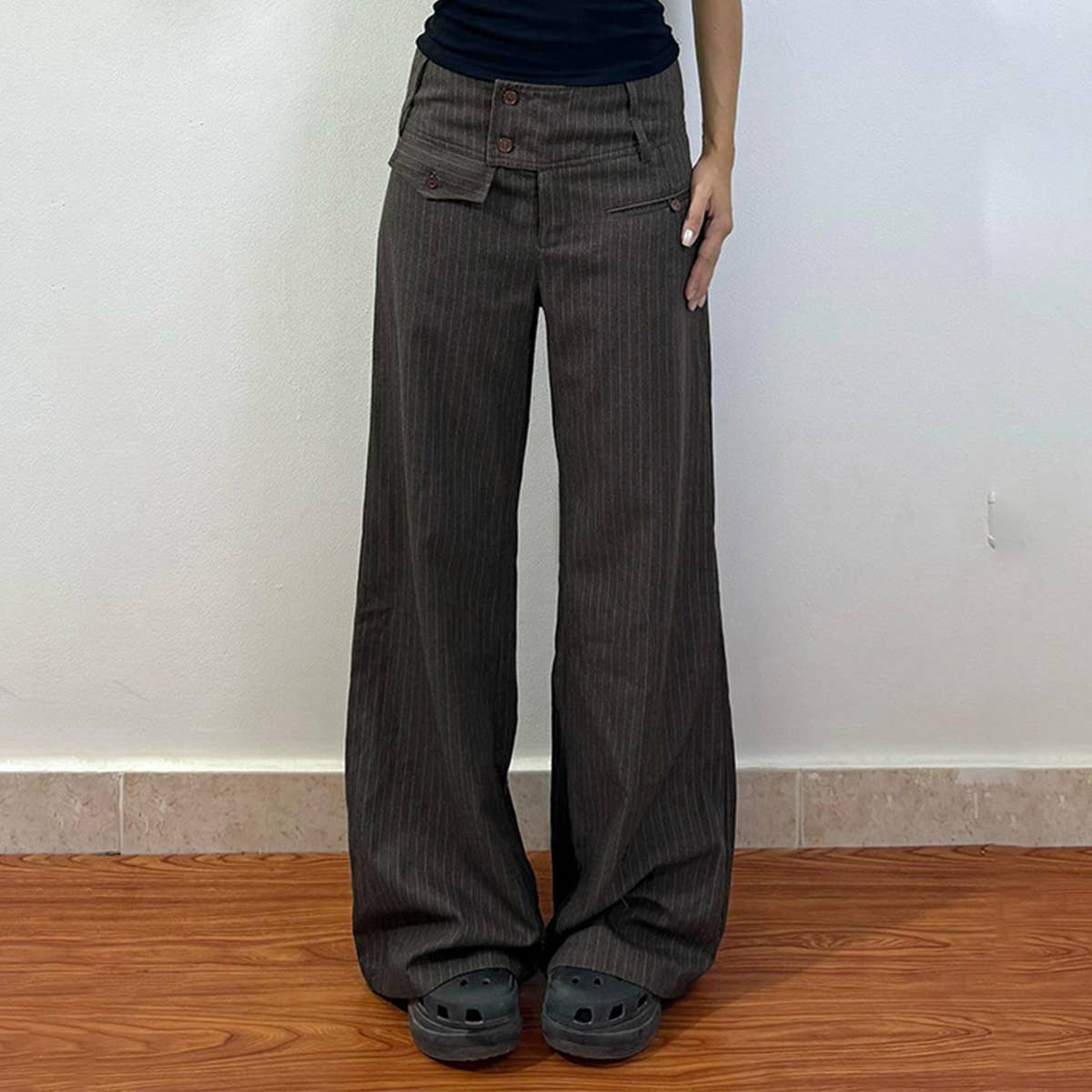 FITTING STRAIGHT-LEG SLACKS RETRO STRIPE DESIGN