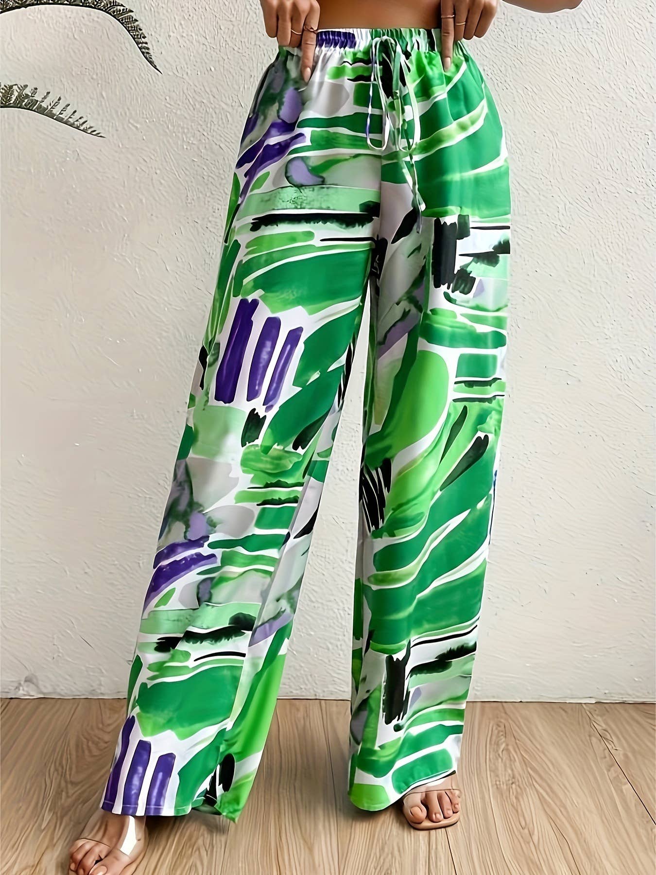 Loose and tight-waisted wide-leg pants