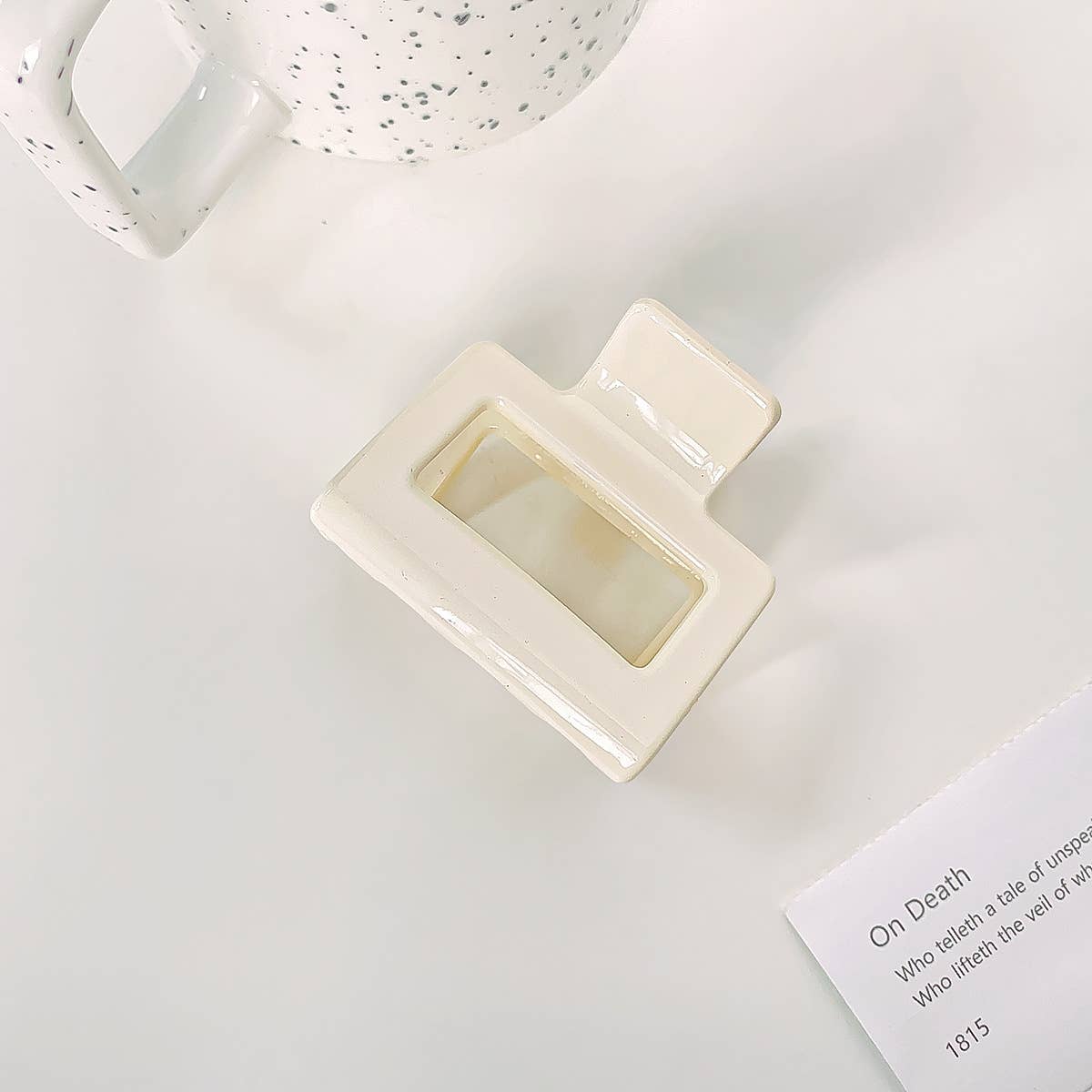 Arc-shaped semi-circular transparent gripper