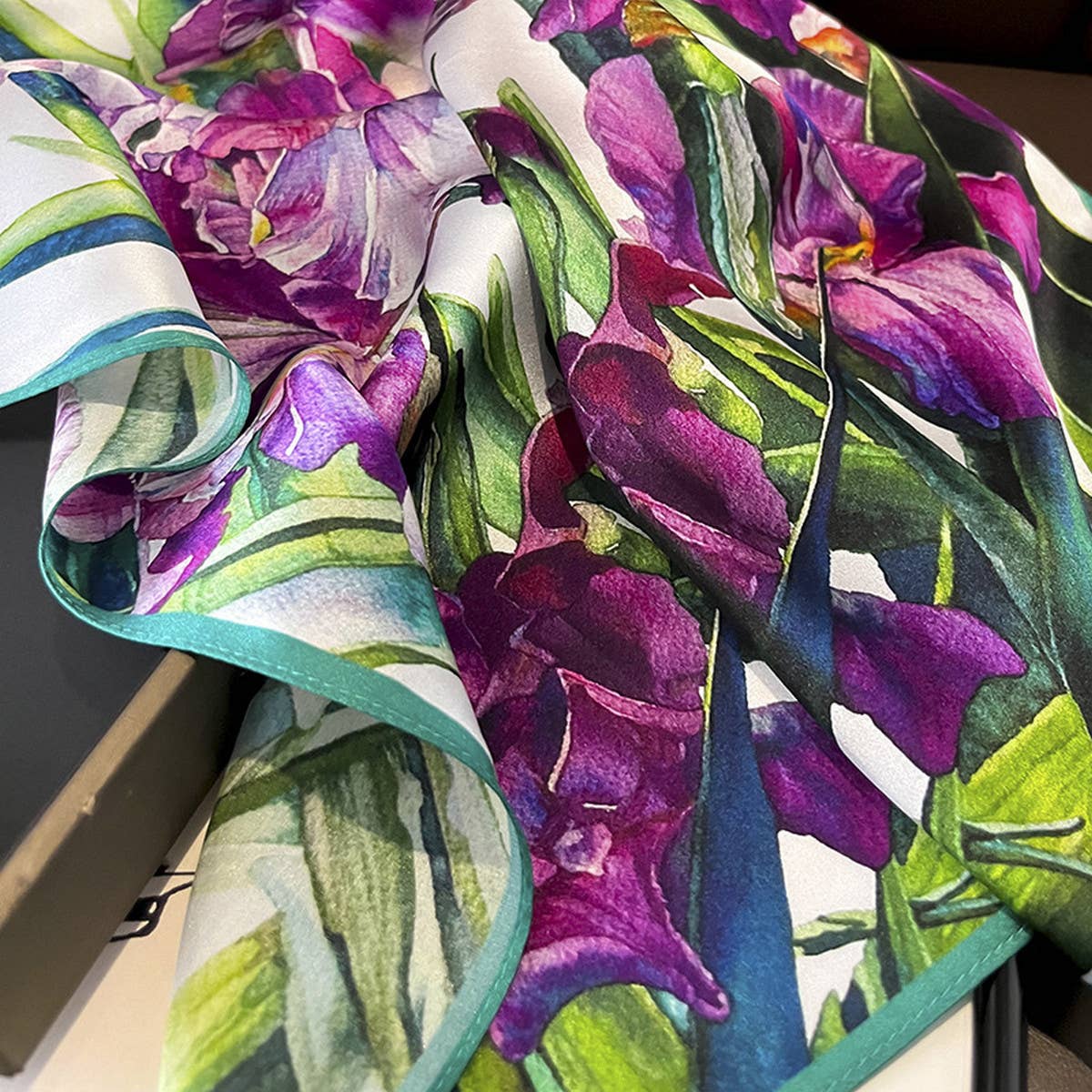 100% Mulberry Silk Purple Floral Twill Square Scar_CWASC0557