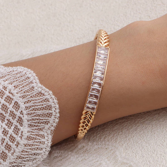 Zirconia bracelet with twisted patterns