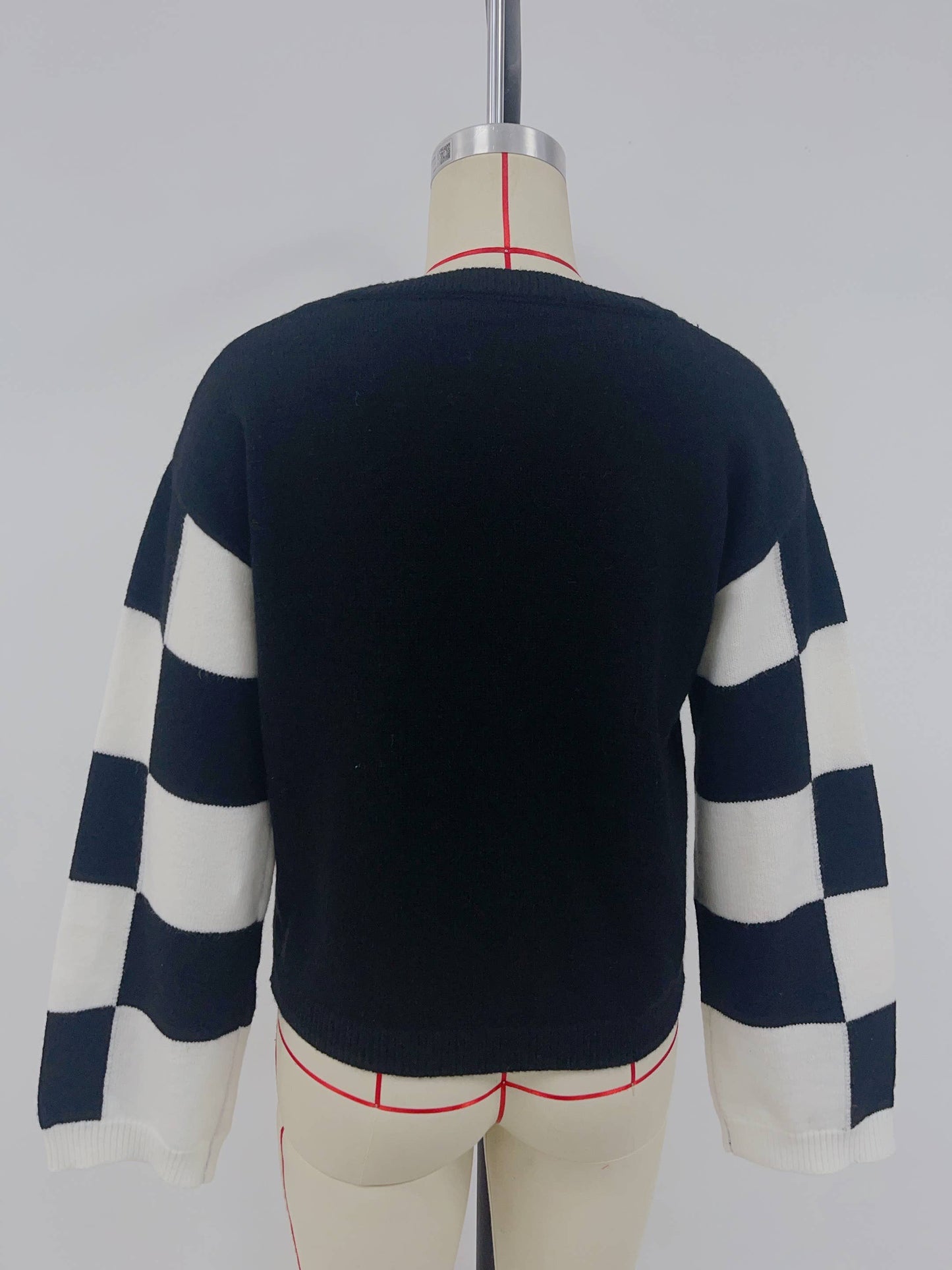 Fashionable color-blocking long-sleeved sweater