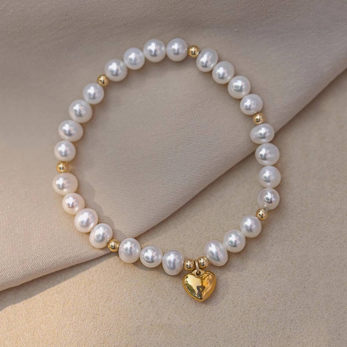 Small heart-shaped freshwater pearl bracelet