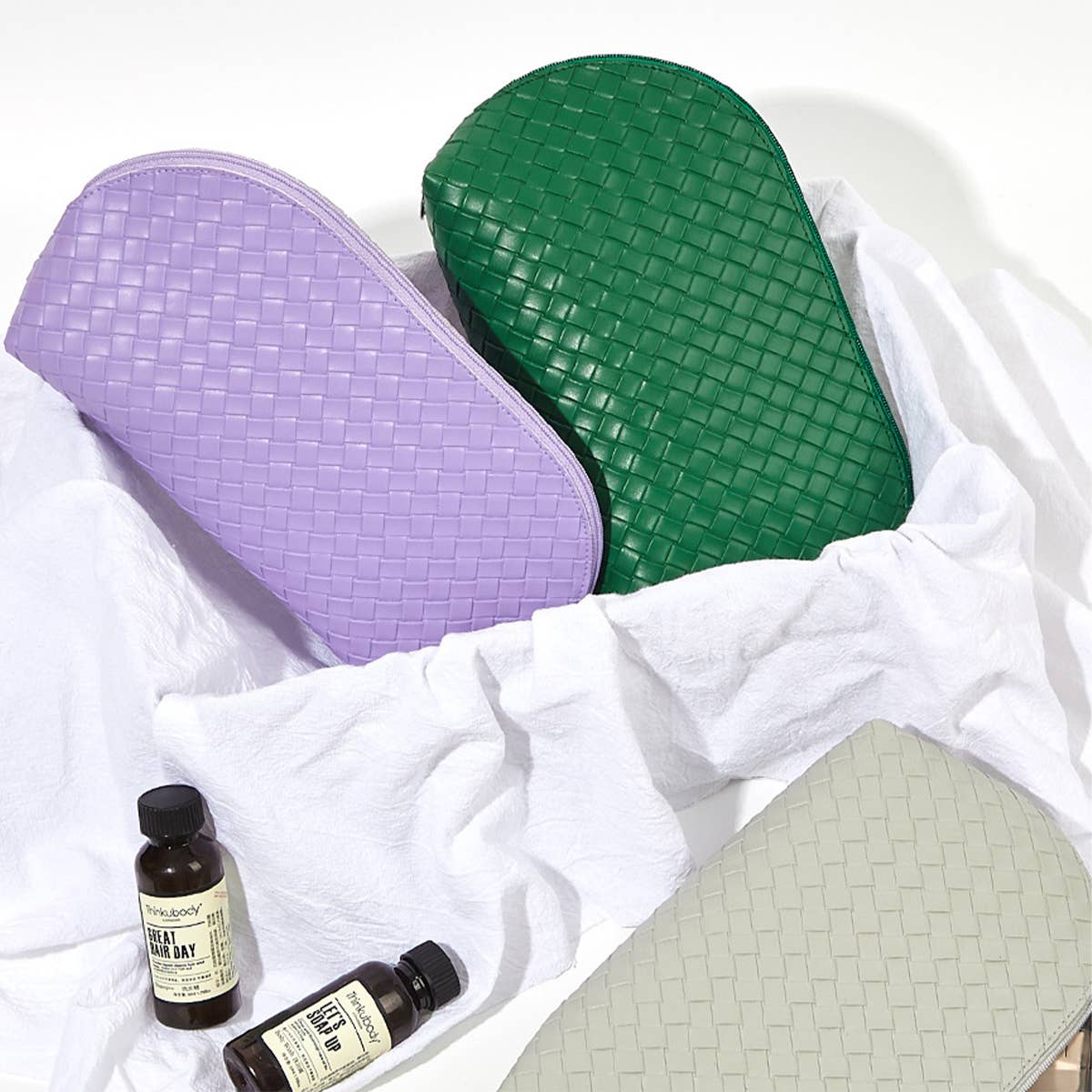 SIMPLE WOVEN WATERPROOF SHELL MAKEUP BAG_CWAB1436