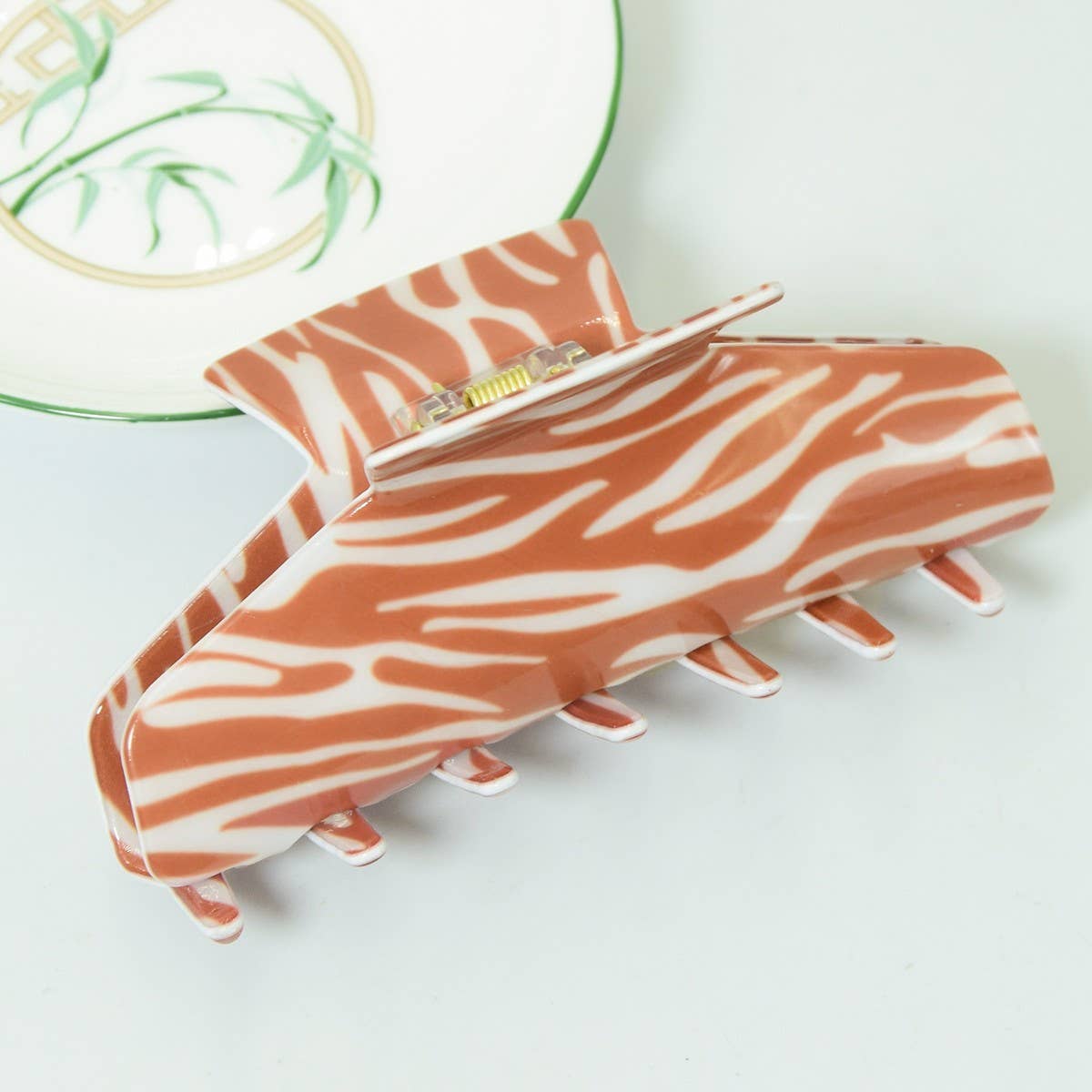 CWAHA1396_PERSONALITY TEXTURE LARGE HAIR CLAW CLIP