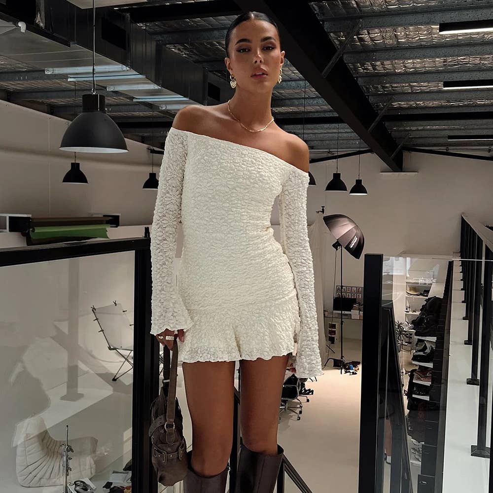 One-neck fitted long-sleeved ruffled dress