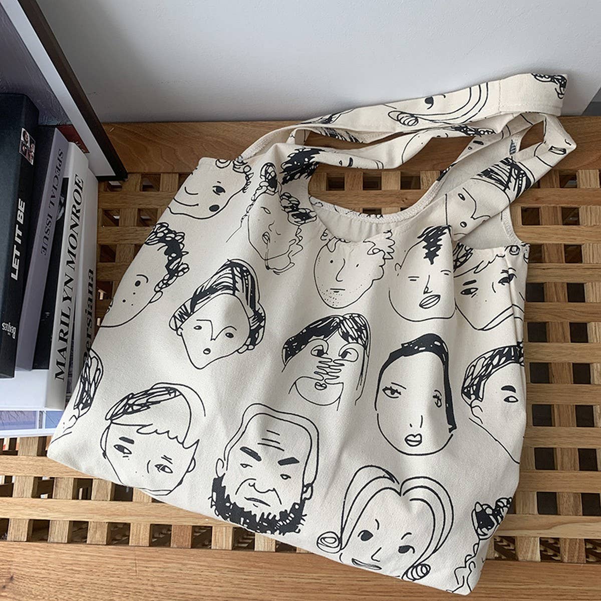 ILLUSTRATED LITERARY SUMMER TOTE BAG_CWAB2141