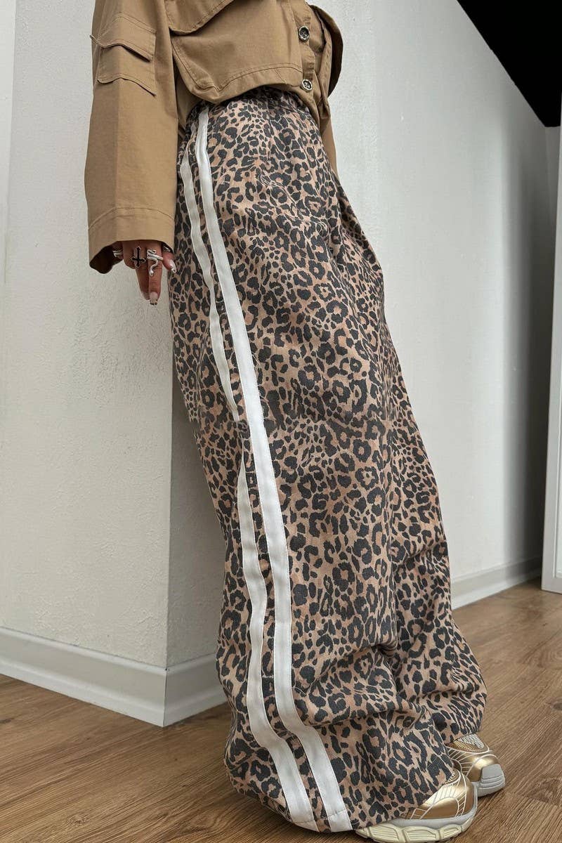 CWBLP1736_LEOPARD PRINT RETRO SIDE STRIPE WIDE-LEG PANTS