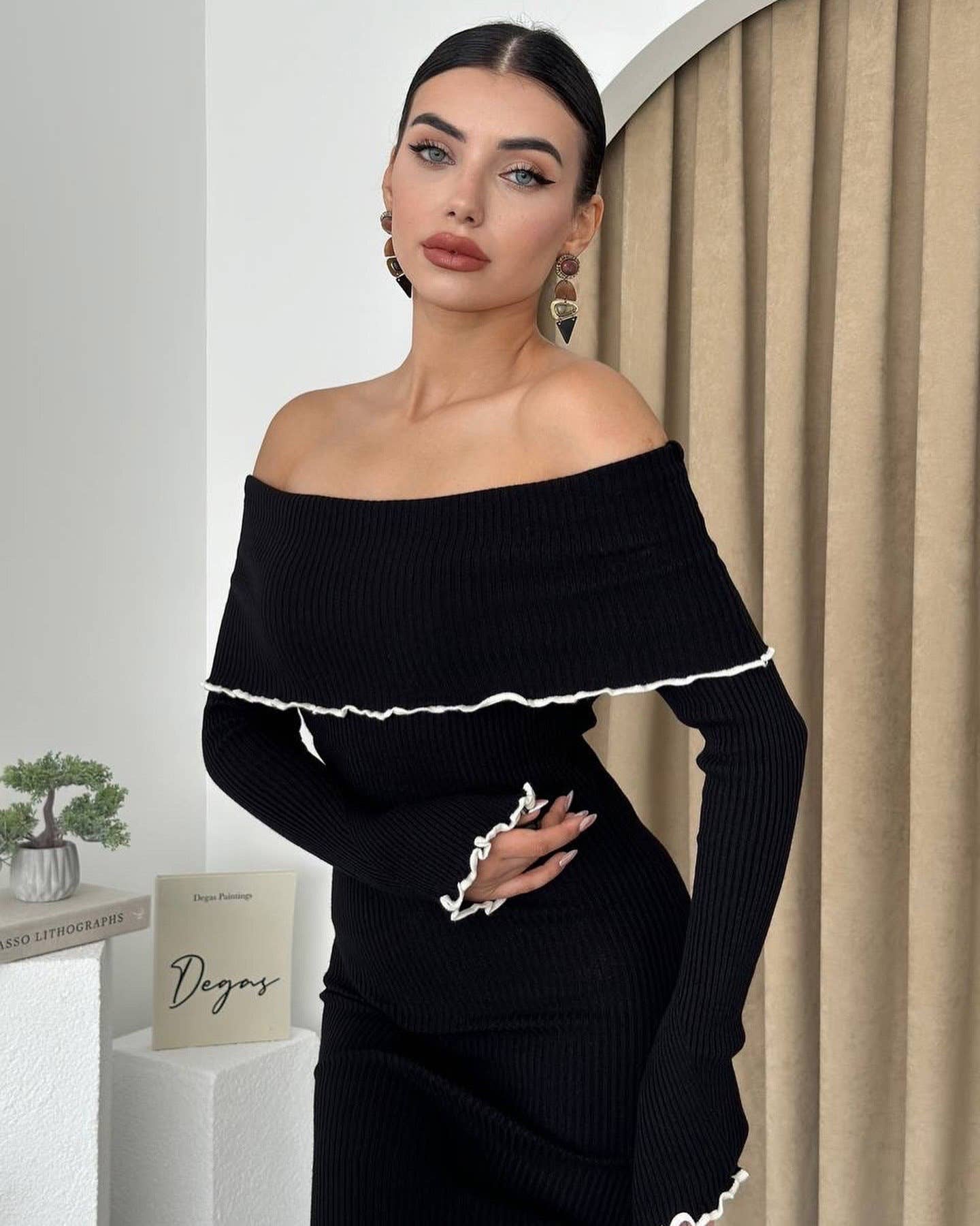 WOODEN EAR EDGE COLOR CONTRAST SHEATH DRESS