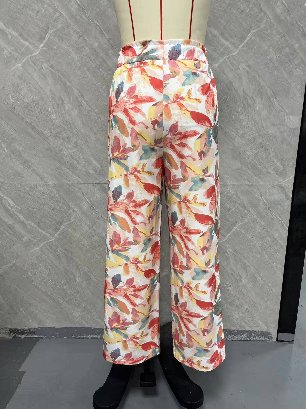 Loose straight-leg pants with drape prints