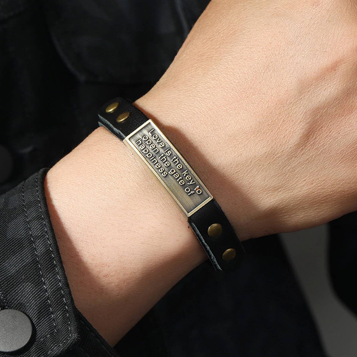 SIMPLE AND FASHIONABLE RETRO LEATHER BRACELET