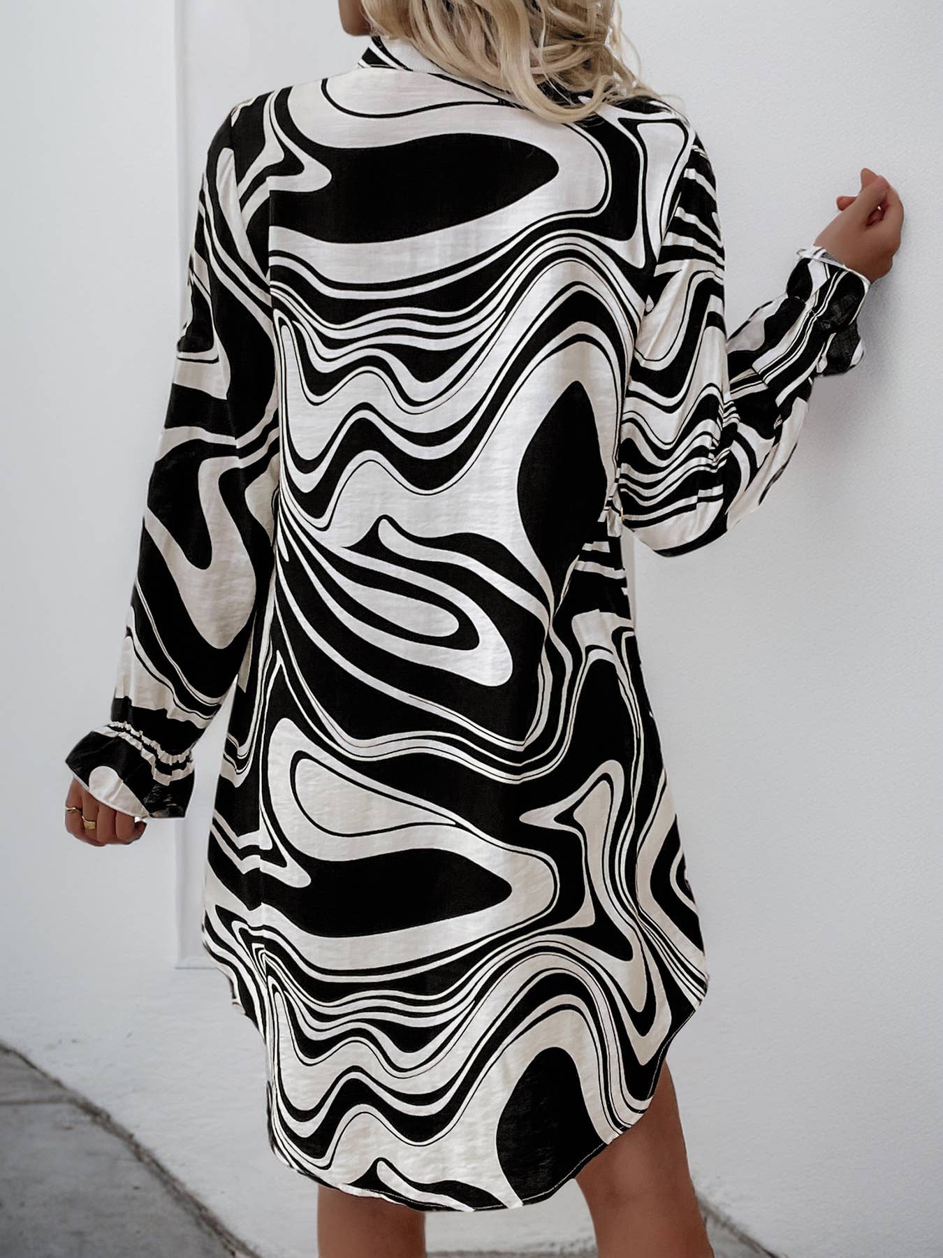 Ruffled abstract print long-sleeved loose dress
