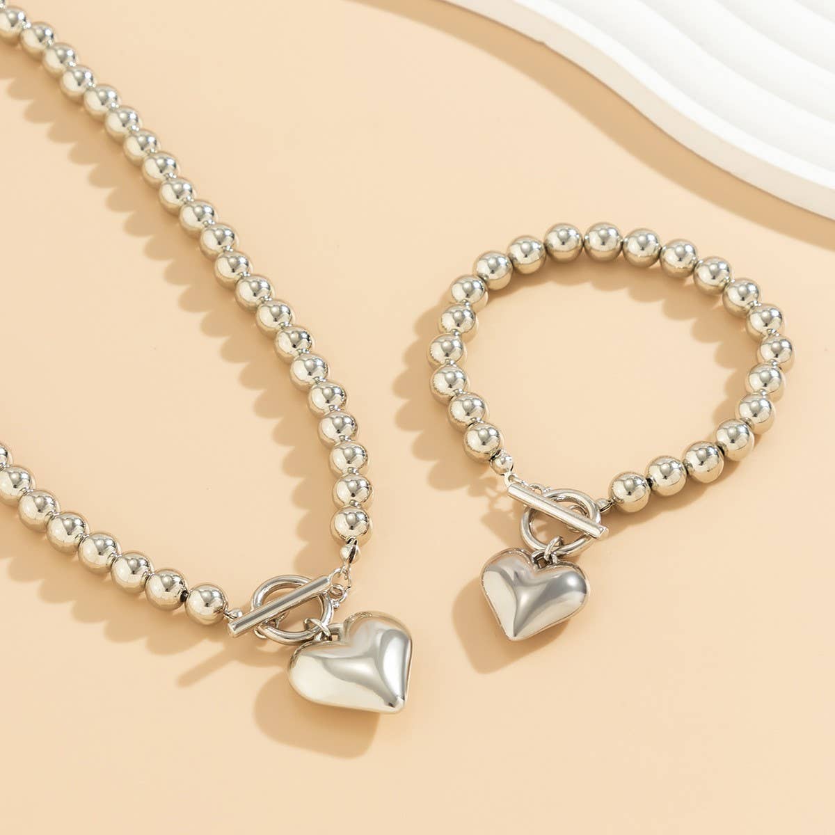 IMITATION PEARL HEART SHAPED PENDANT NECKLACE