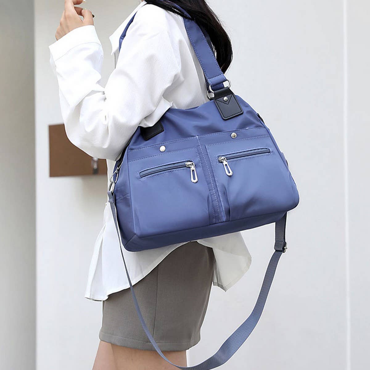 LARGE CAPACITY LIGHTWEIGHT SHOULDER MESSENGER BAG