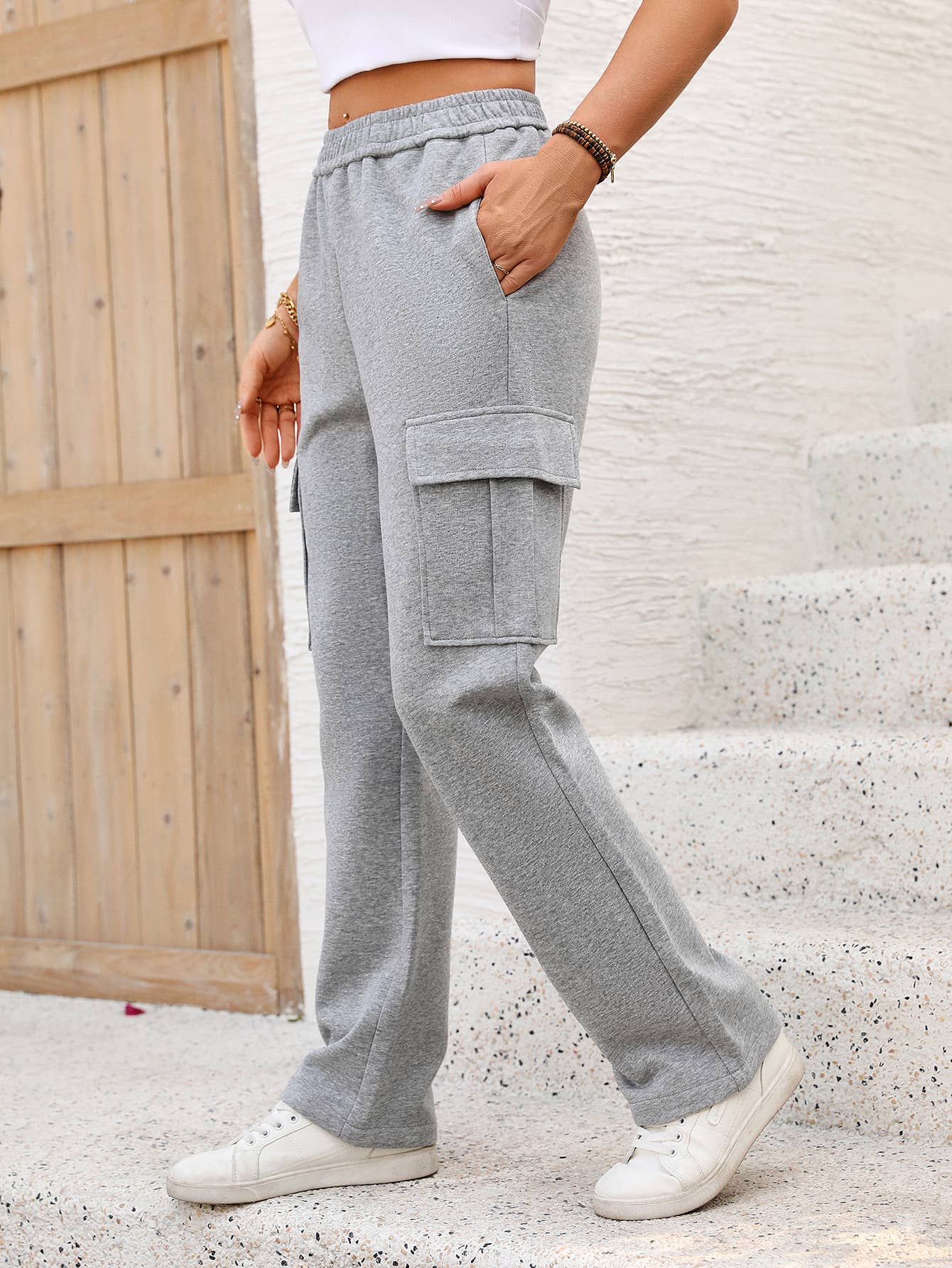 HIGH-WAISTED CARGO POCKET SWEATPANTS
