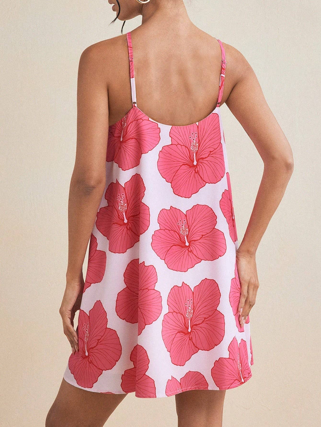 Loose waist and a large hem sexy halter dress