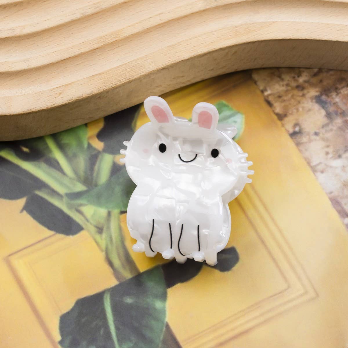 CWAHA1434_WHITE CARTOON RABBIT HAIR CLAW CLIP