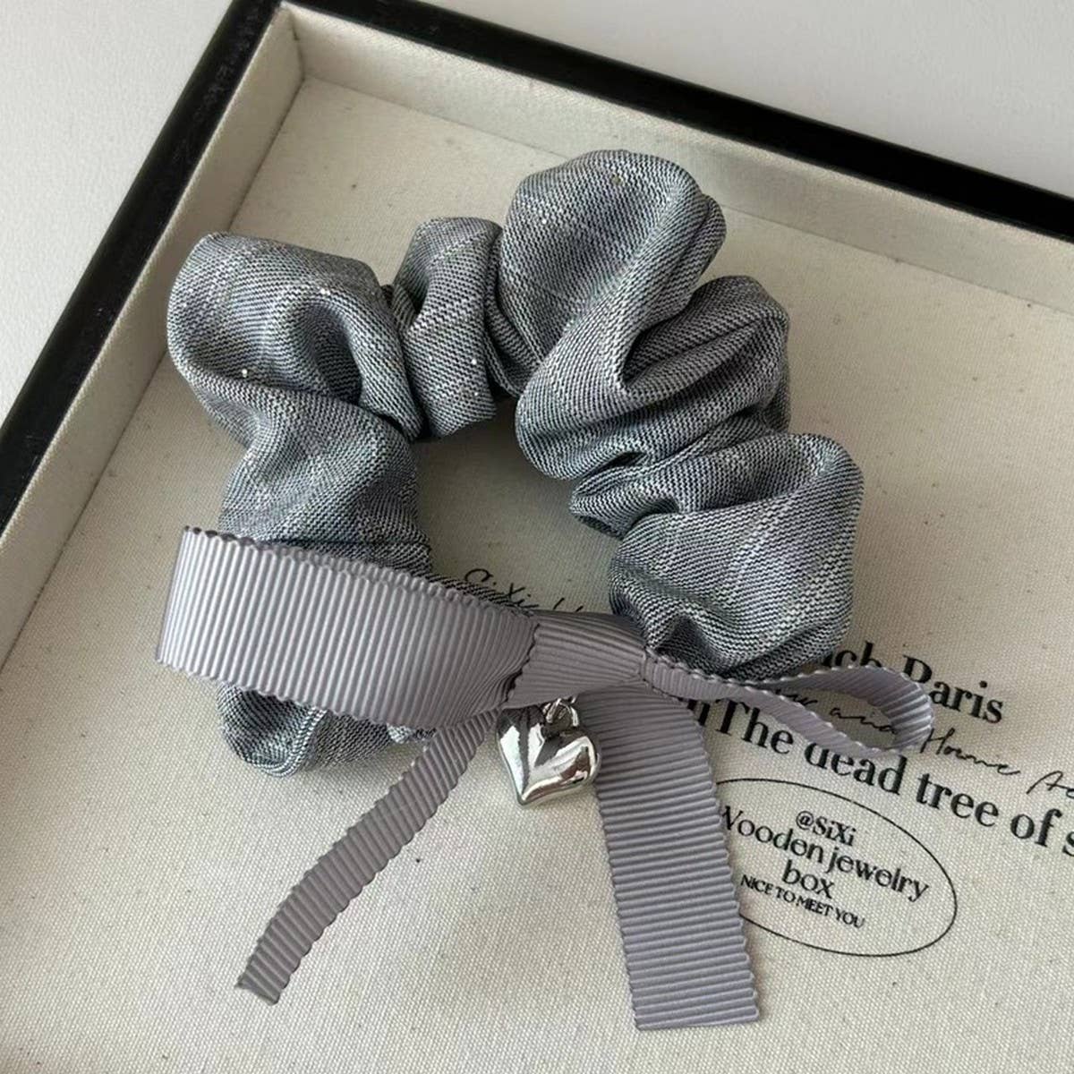 DELICATE CHANEL BOW HAIR SCRUNCHIES