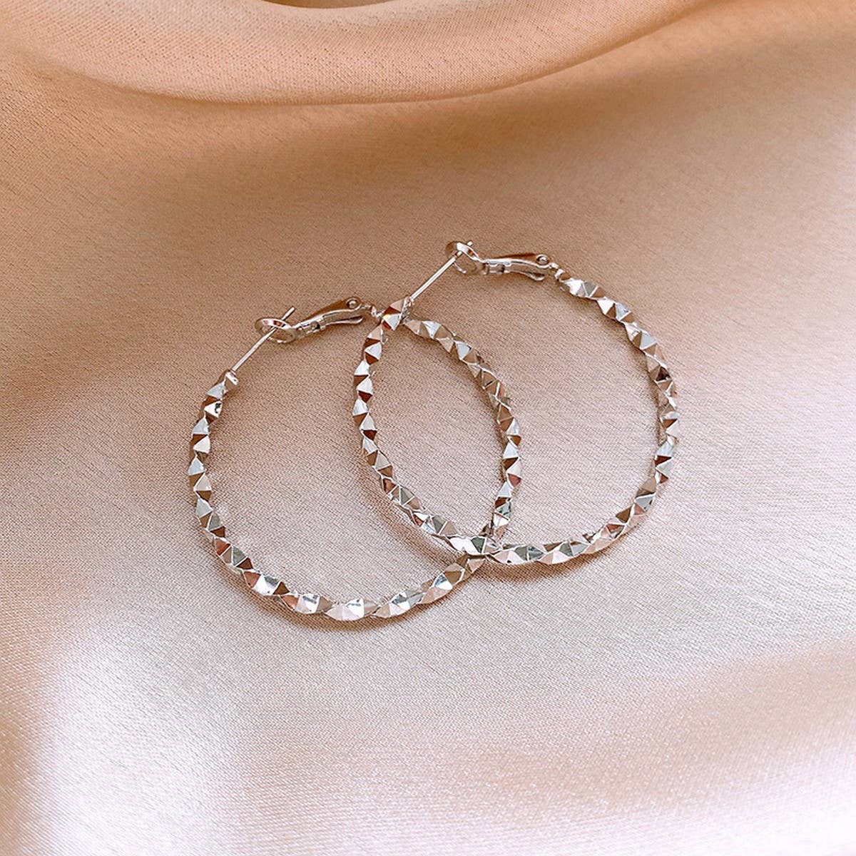 IRREGULAR ROUND PERSONALITY FASHION EARRINGS