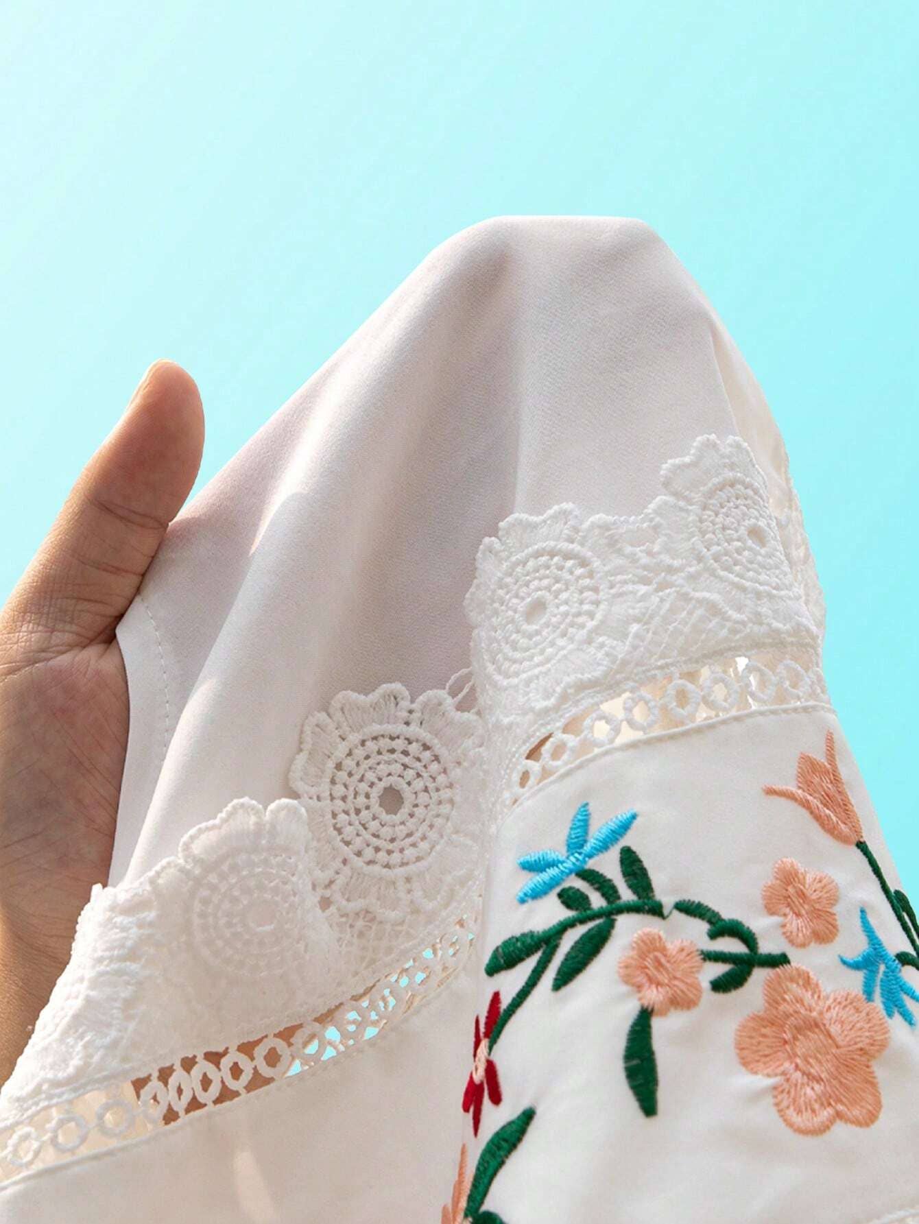 Lace embroidered round-neck hollowed-out T-shirt