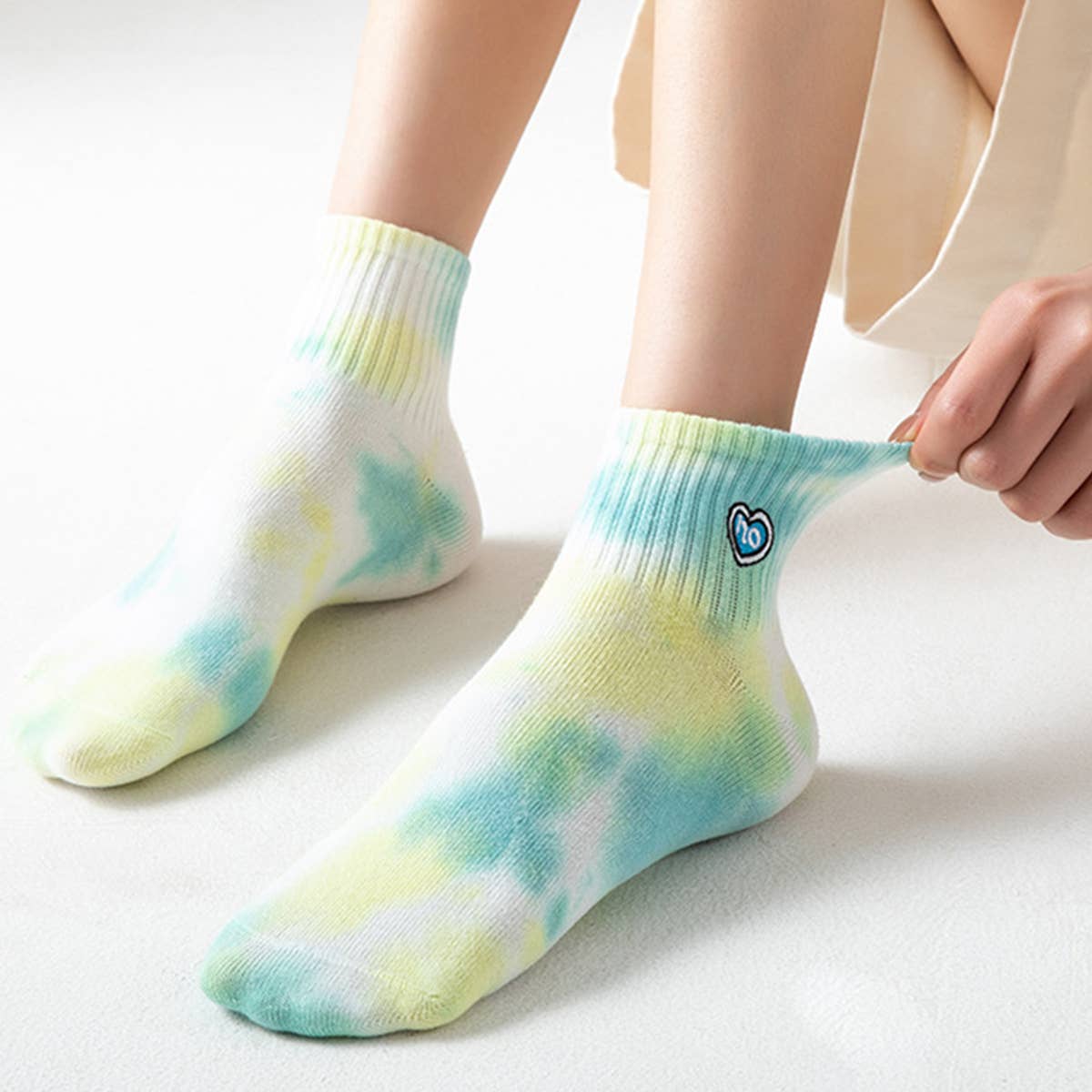 TIE-DYED LOVE EMBROIDERY SPORTS SOCKS