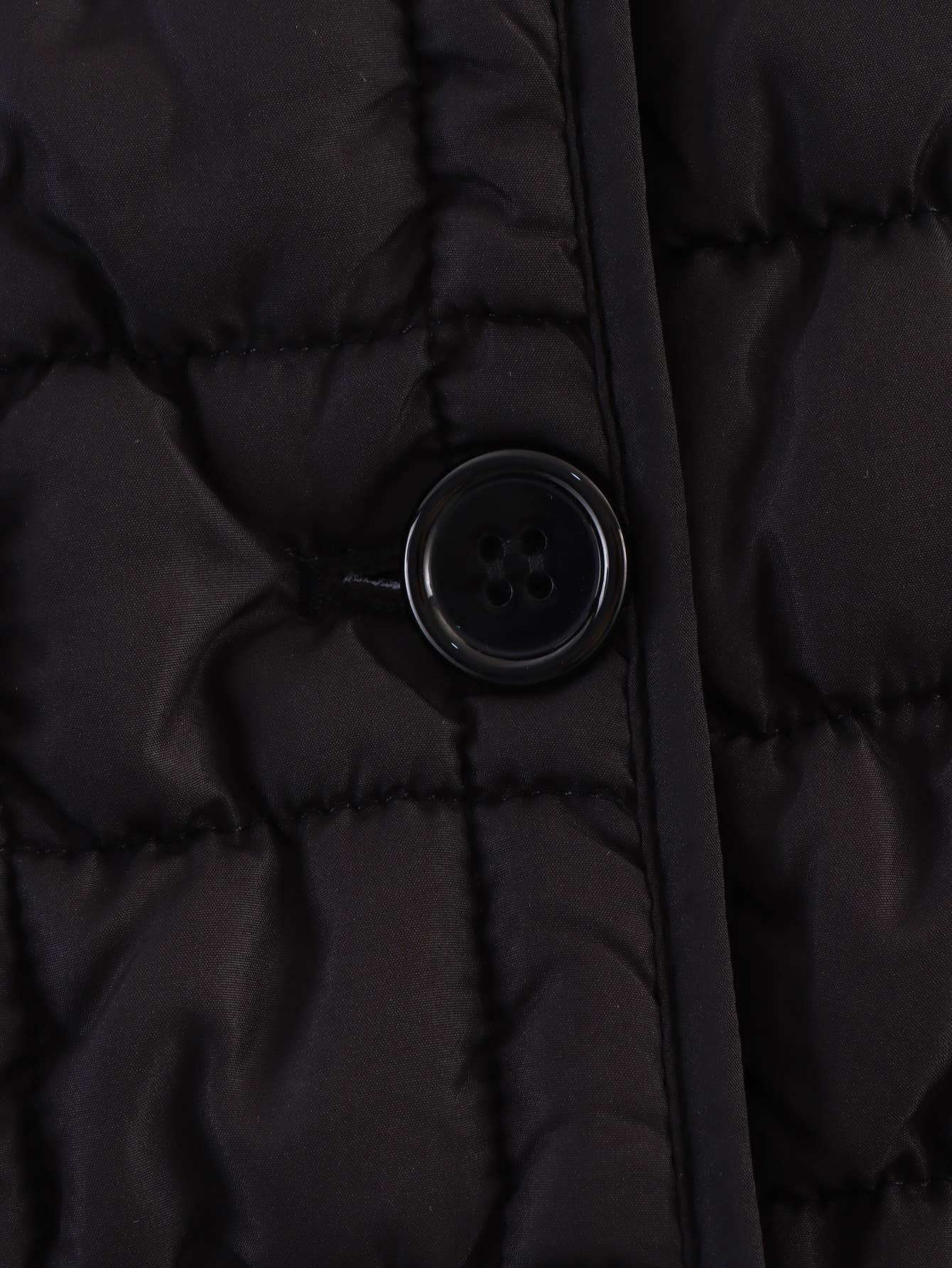 Short textured quilted three-dimensional coat