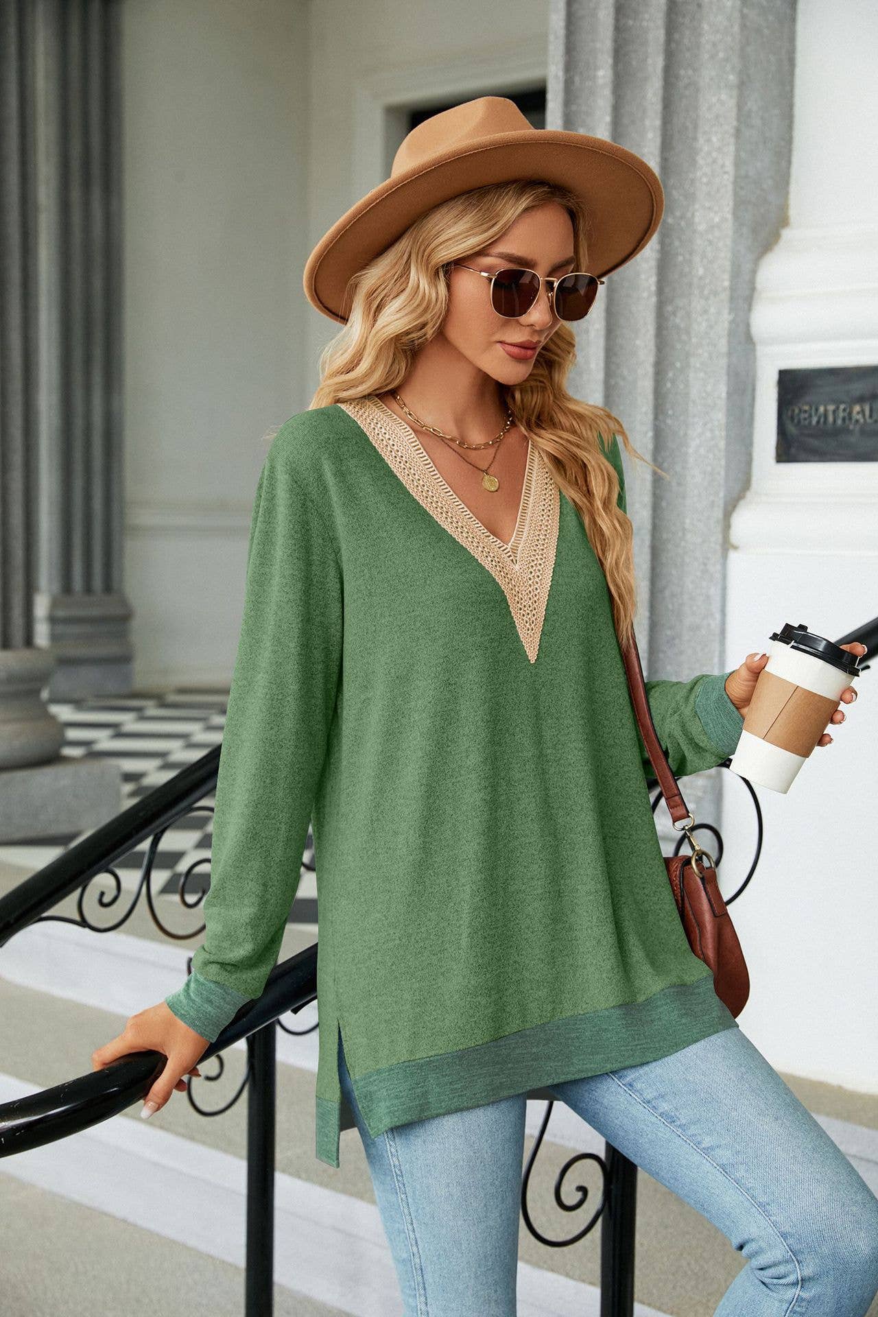 Lace V-neck contrasting color long-sleeved Top