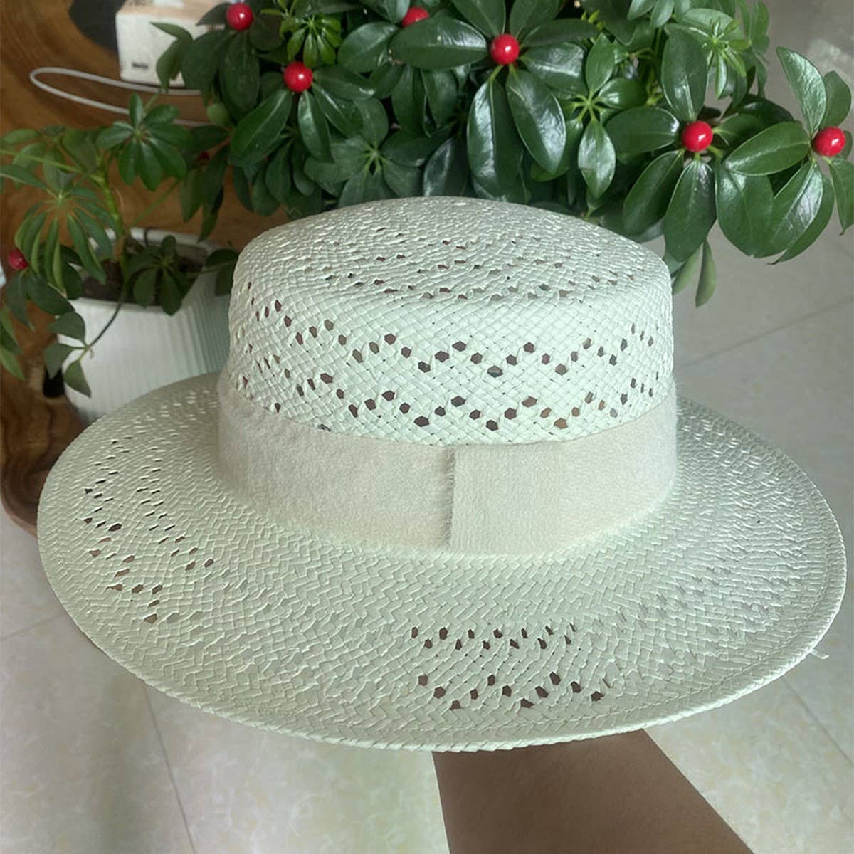Summer hand-woven hollow straw hat for women_CWAH3514