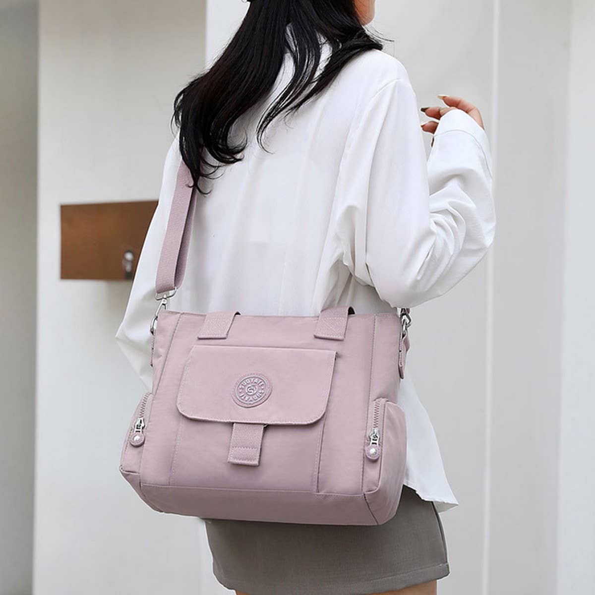 SIMPLE LARGE CAPACITY NYLON SHOULDER BAG_CWASC1787