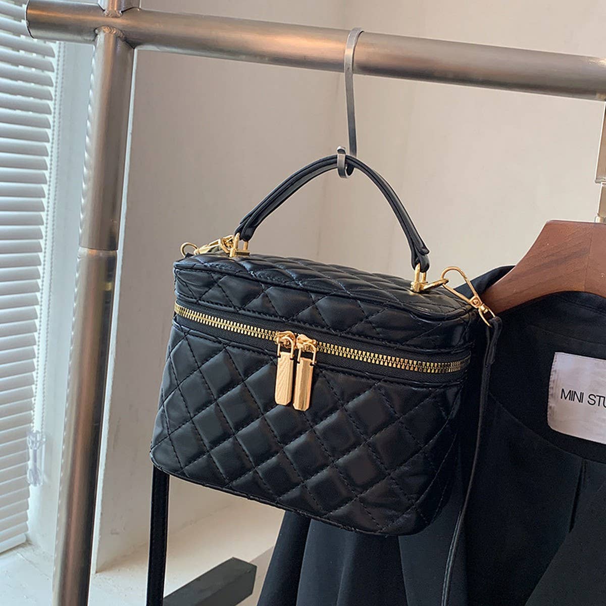 SIMPLE AND STYLISH DIAMOND-SHAPED COSMETIC BAG_CWAB4481