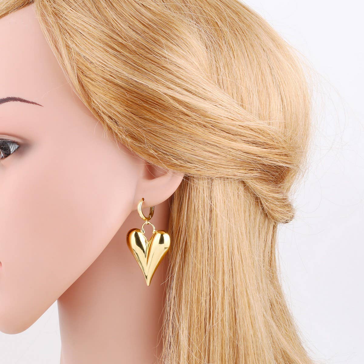 GOLD PLATED HEART-SHAPED PENDANT EARRINGS