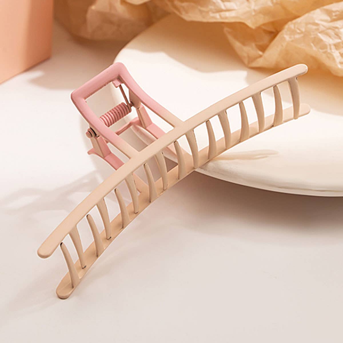 Fresh hollow and simple geometric hair clips