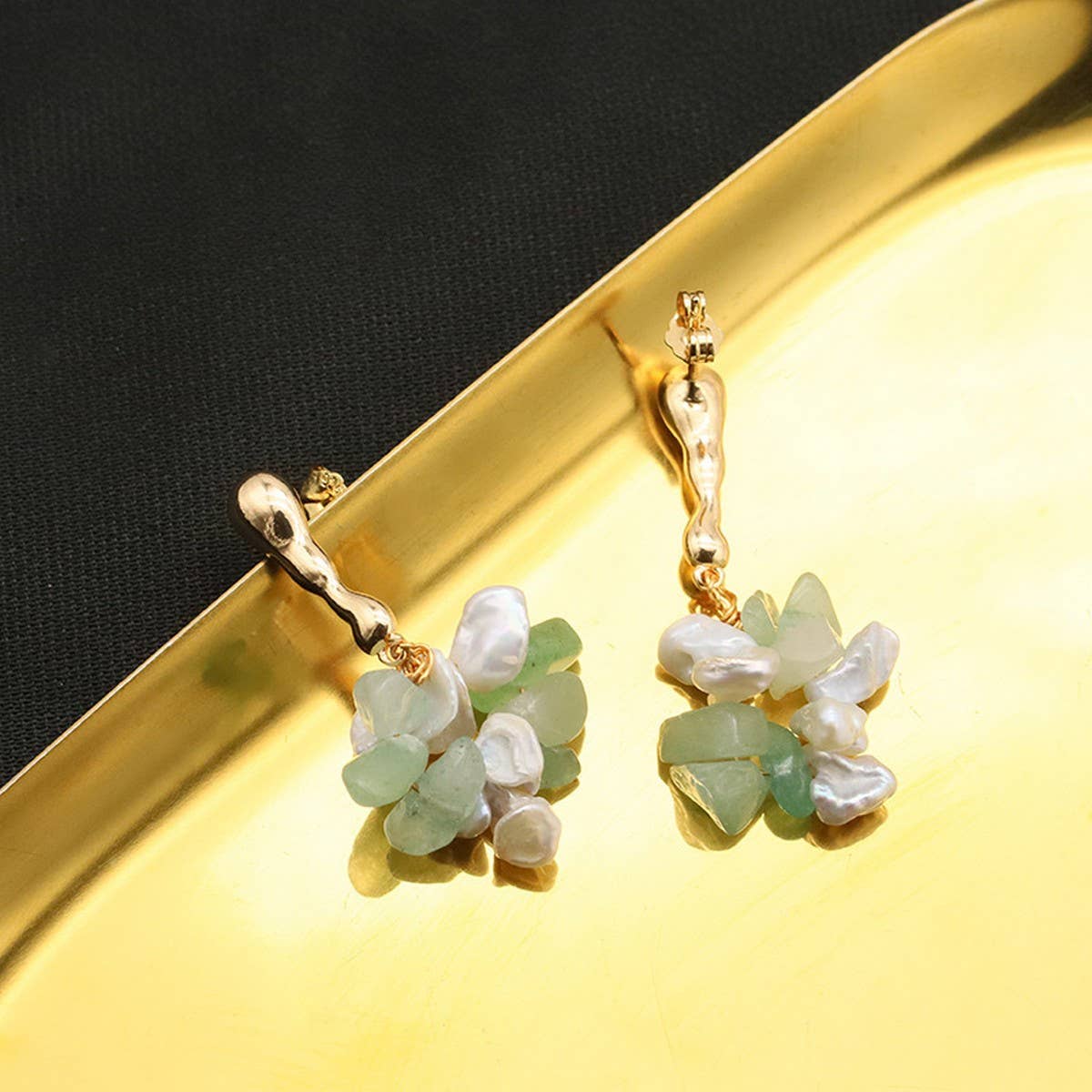 VERSATILE AND REFRESHING NATURAL PEARL EARRINGS