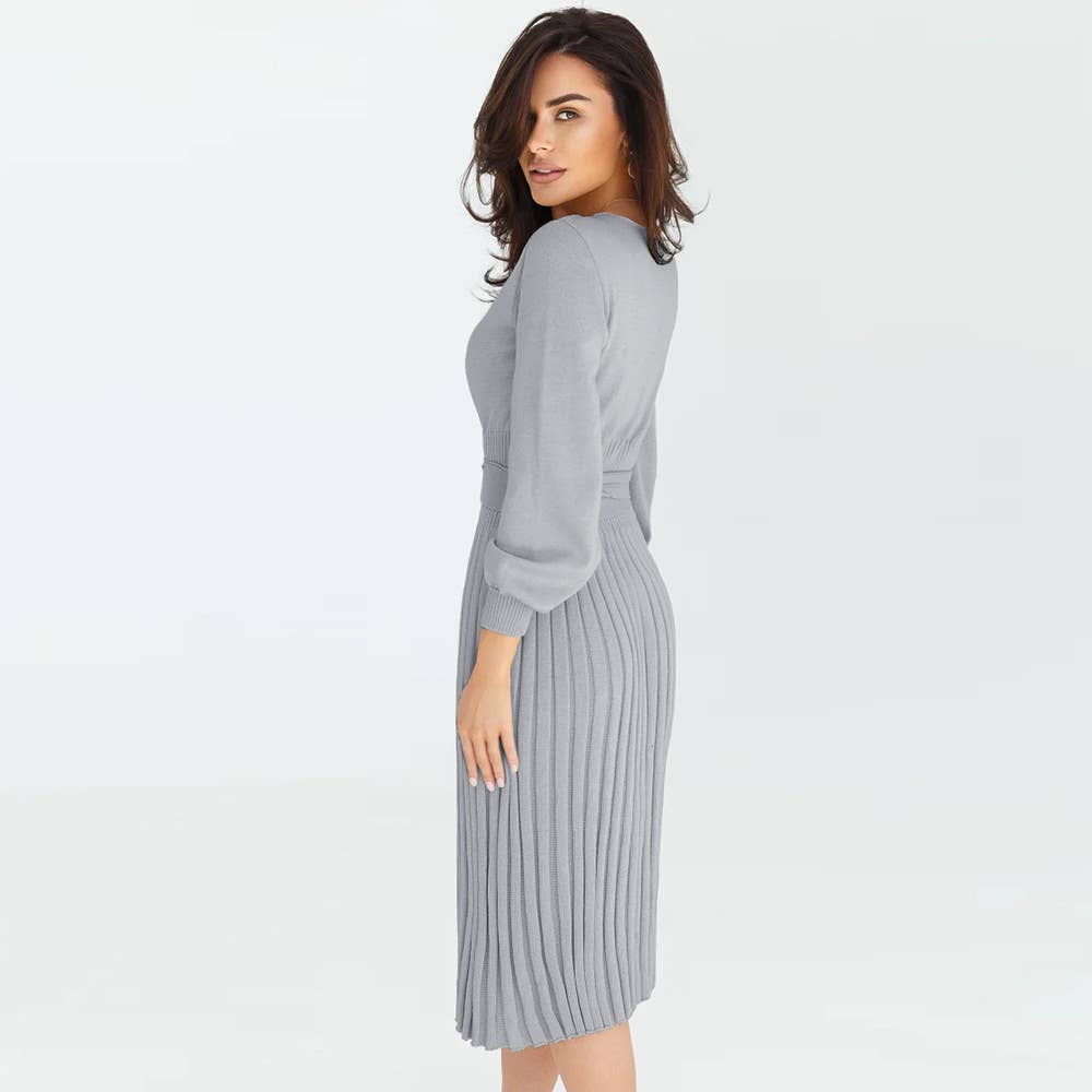 Fitted pleated mid-length knitted dress