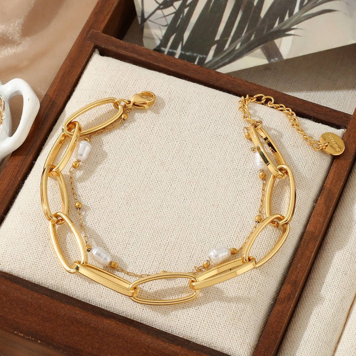 MULTI-LAYER VINTAGE CHAIN PEARL BRACELET