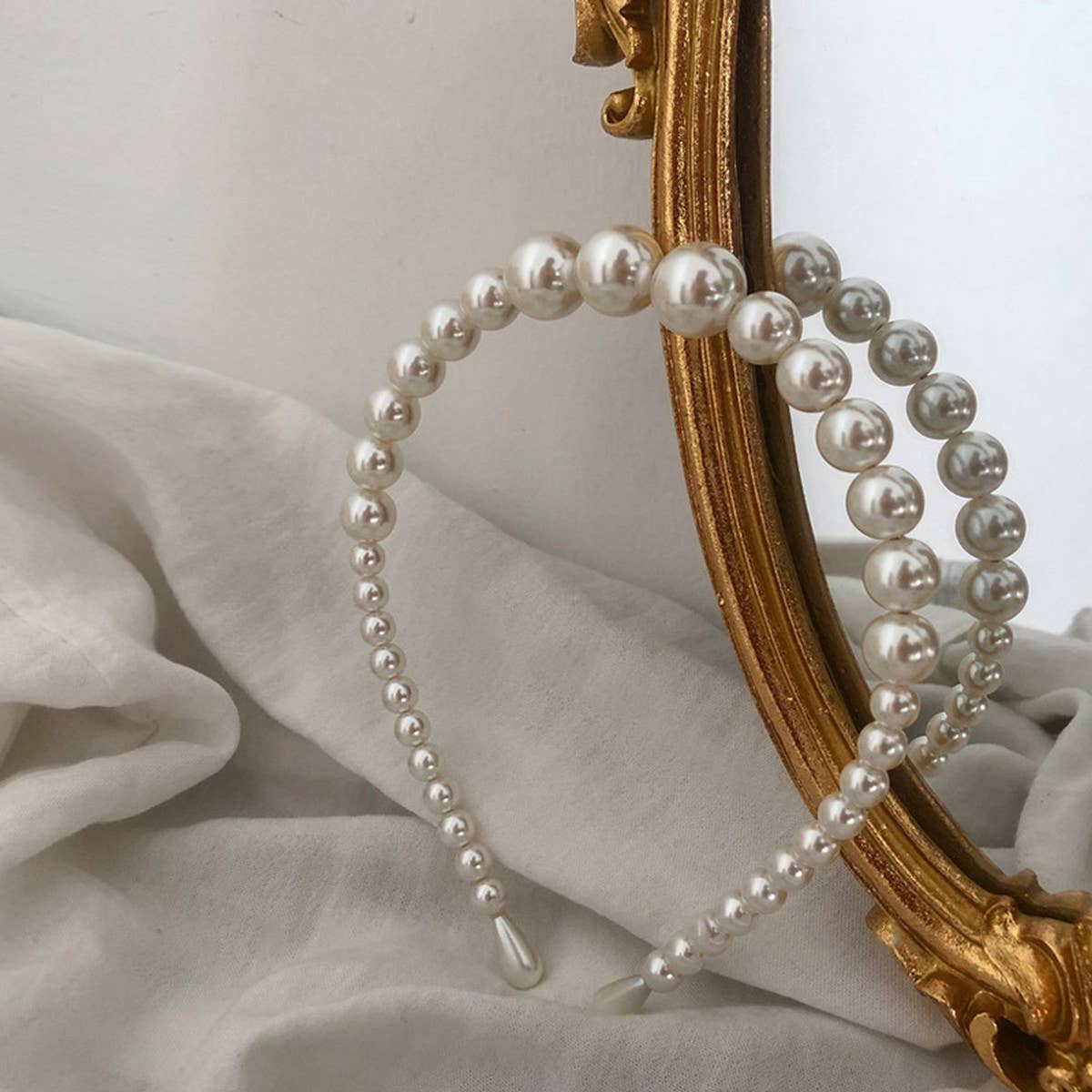 RETRO LOVE TWIST PEARL HEADBAND_CWAHA0829