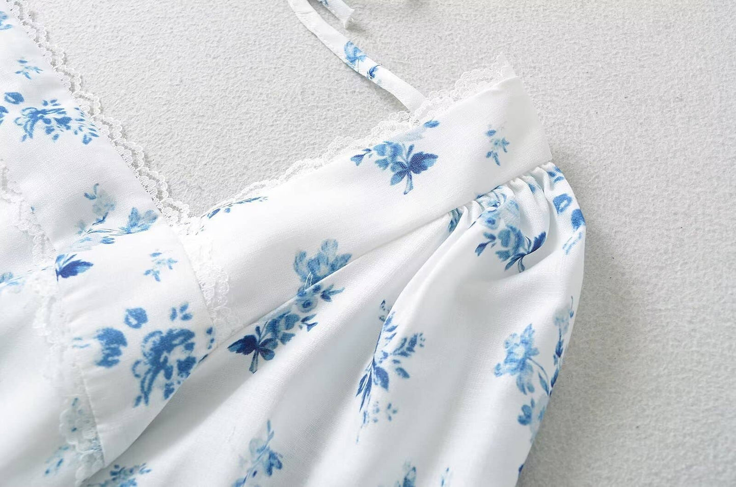 LACE-UP DRESS WITH PUFFY SLEEVES