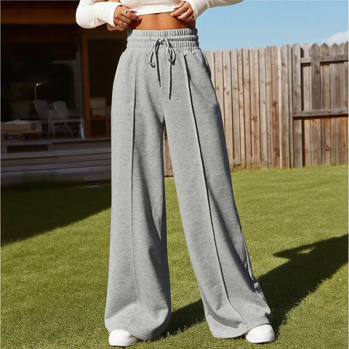 Straight-leg loose sweatpants and wide-leg pants