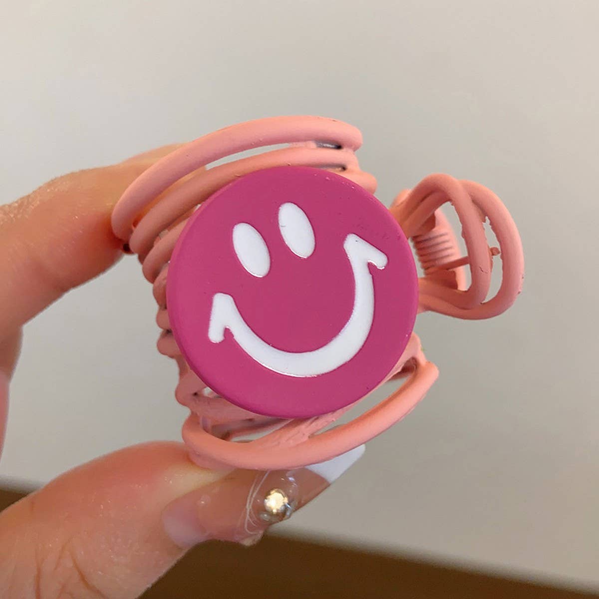 SMILEY FACE PONYTAIL HAIR CLAW CLIPS FOR WOMENS_CWAHA0291