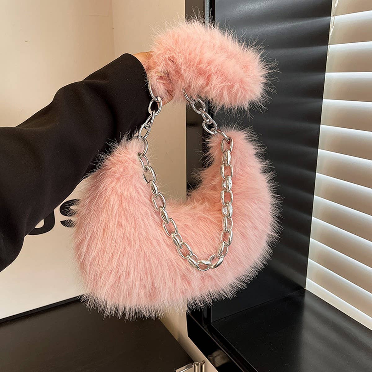 WINTER CHAIN HAND-HELD SHOULDER UNDERARM PLUSH BAG_CWAB3969