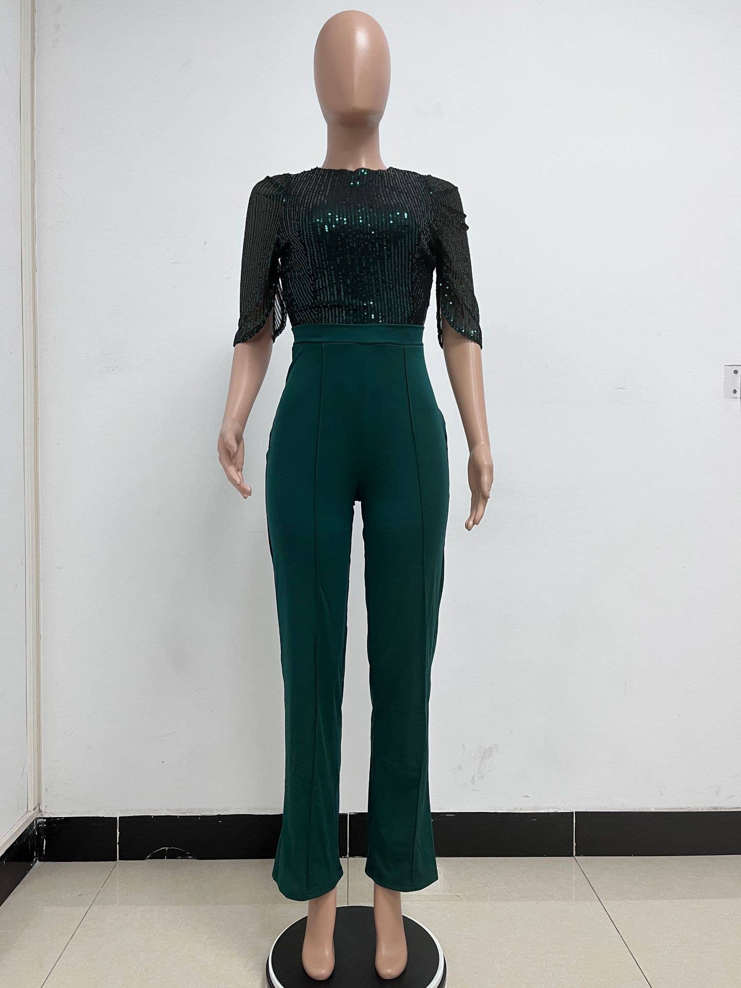 Round-neck,high-waisted sequined jumpsuit