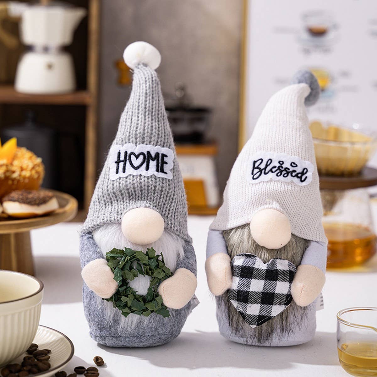 CWMM10344_CHRISTMAS WREATH WITH HEART RUDOLPH GNOME