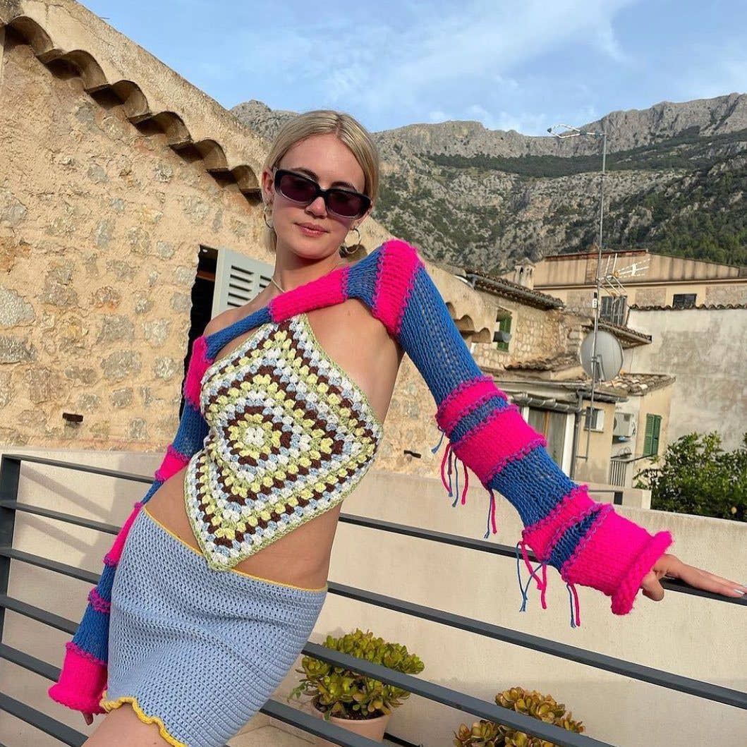 HOLLOWED-OUT KNITTED LONG-SLEEVED COMB SHAWL