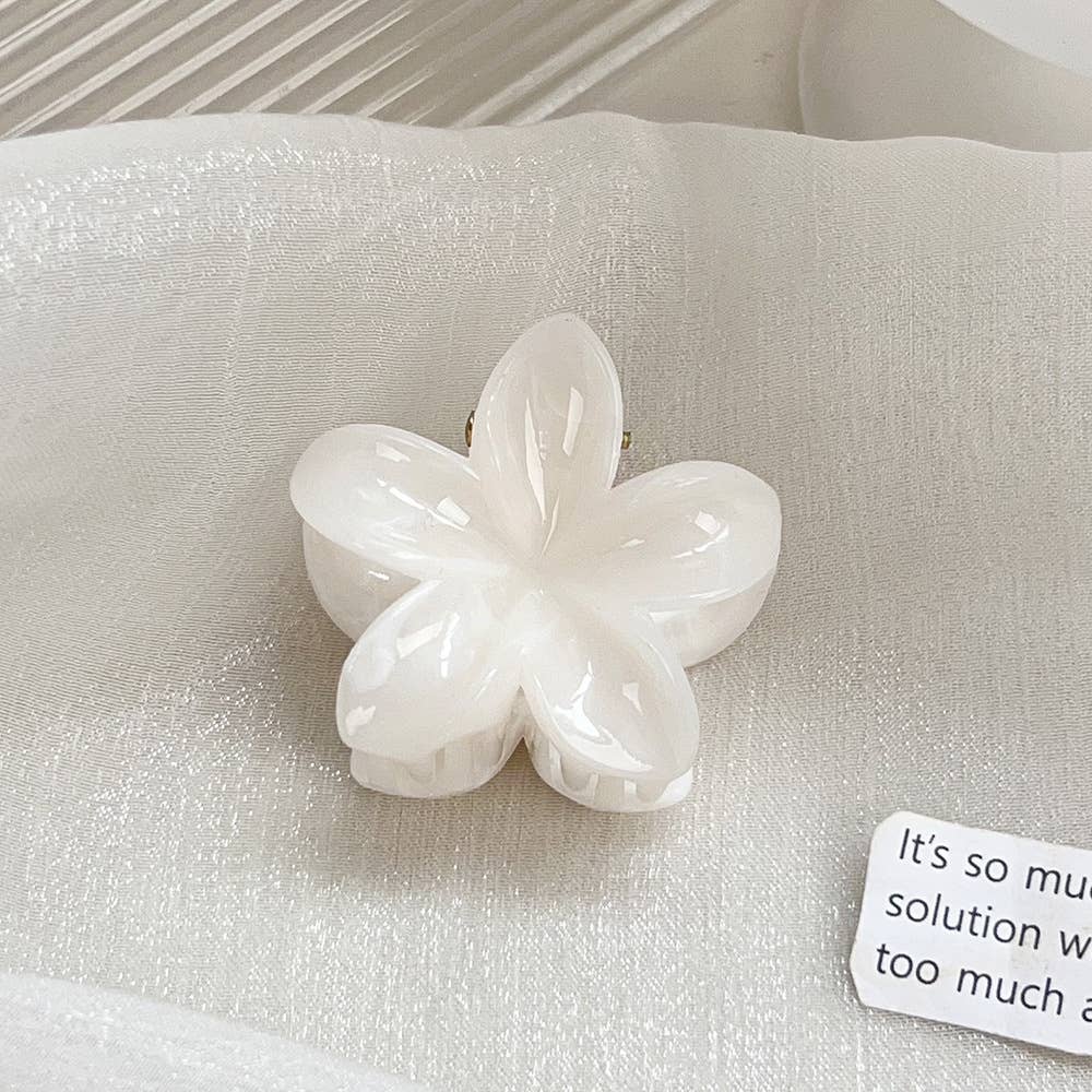 Light-colored egg flower, fresh and sweet grab