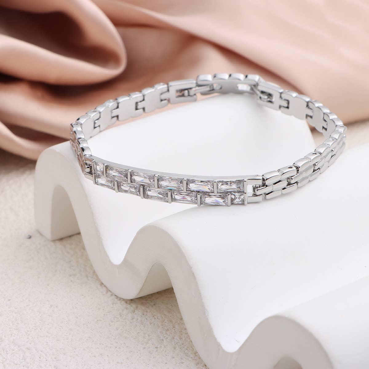Diamond-encrusted bracelet silver metal bracelet