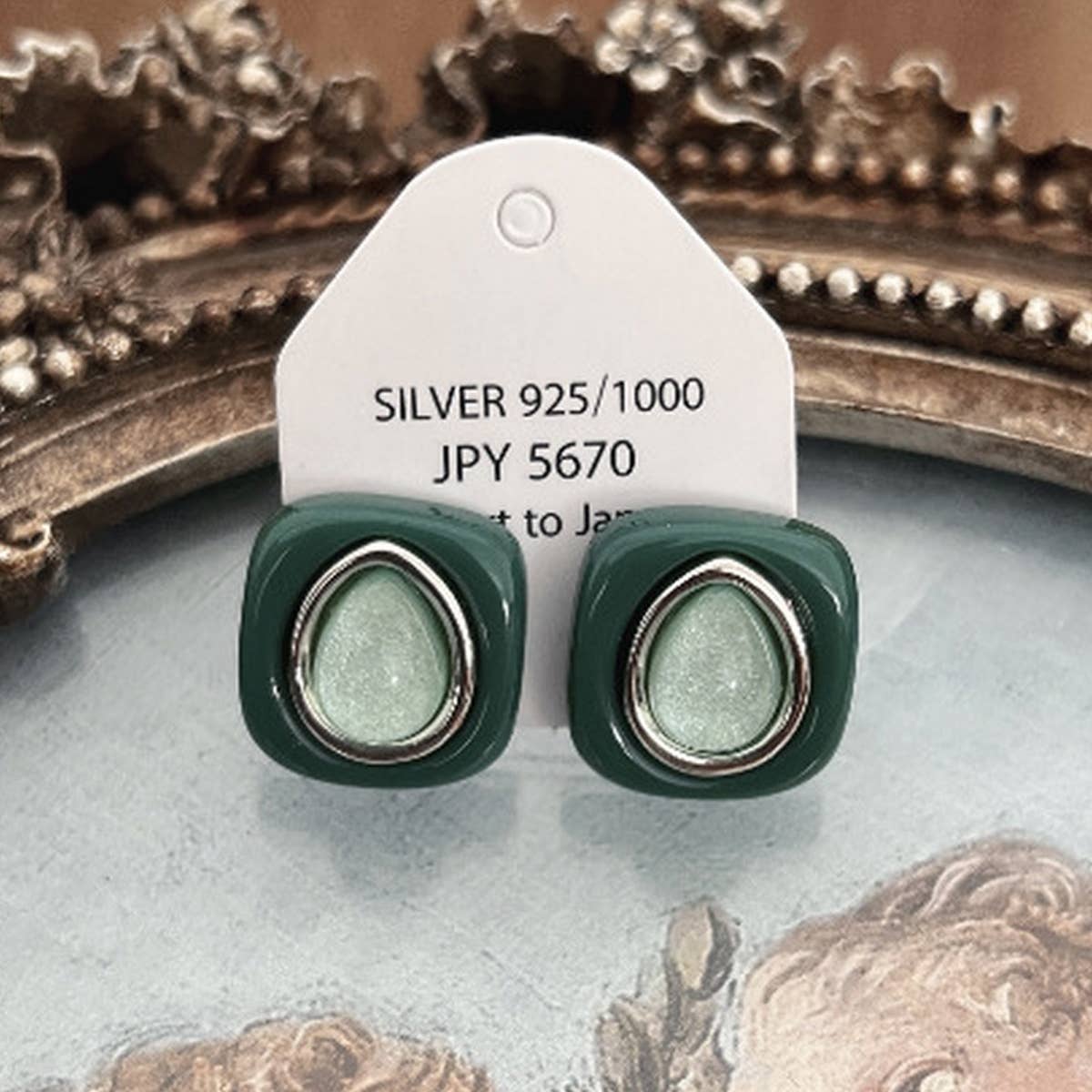 VINTAGE RESIN WATER DROP EARRINGS