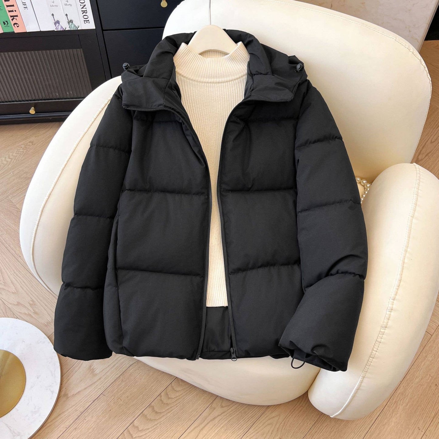 Wear a windproof hooded short warm bread jacket