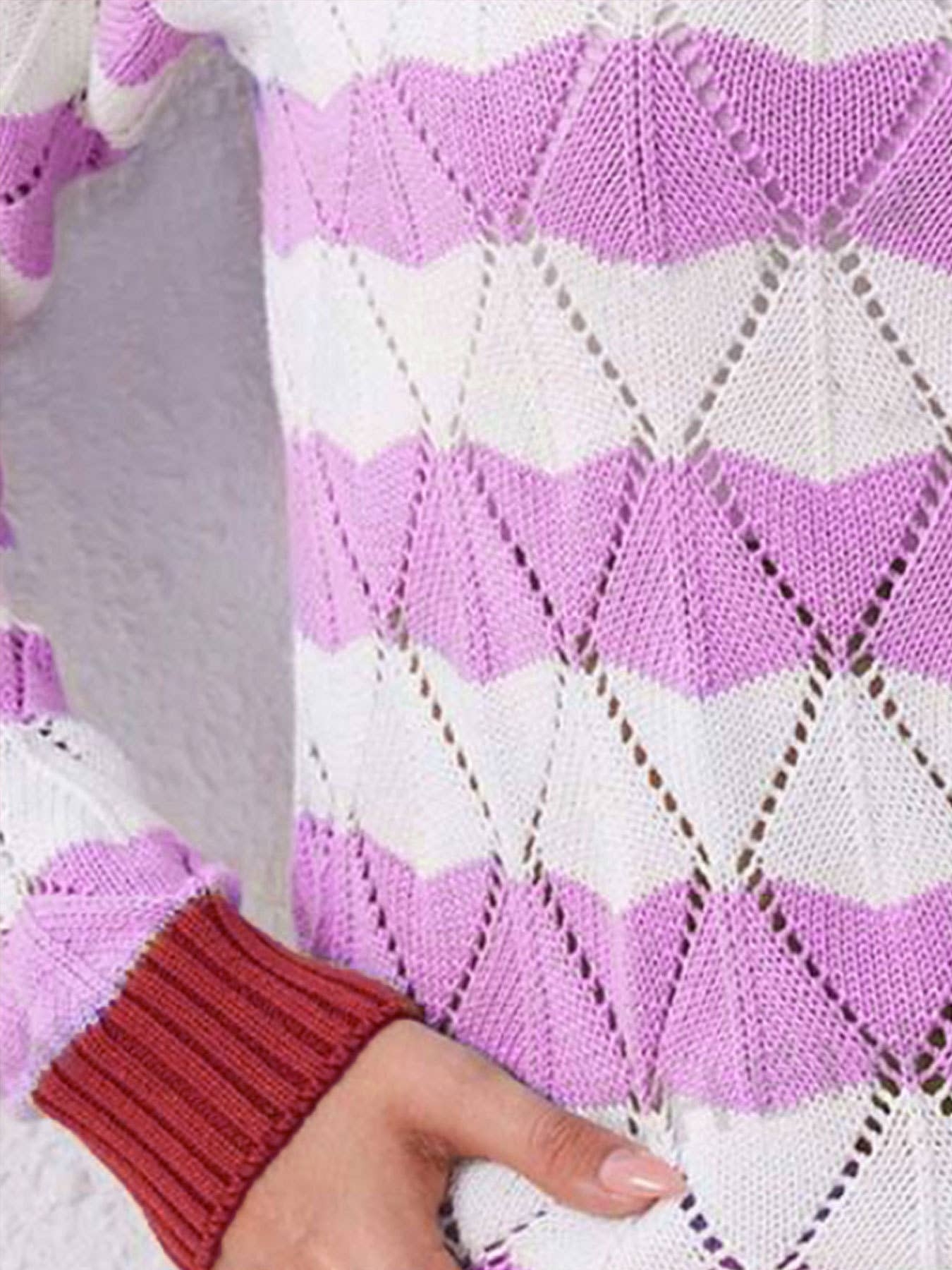 Round-neck diamond-shaped hollowed-out sweater