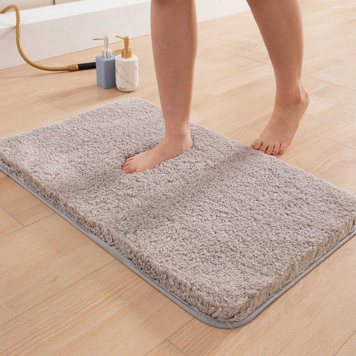 WATER-ABSORBENT NON-SLIP THICK BATHROOM MAT